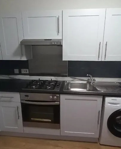 Lovely Spacious Double Beds Sleeps 8