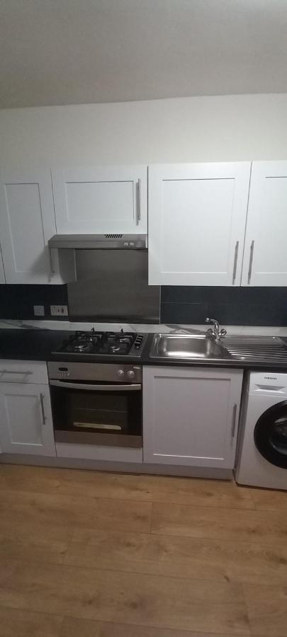 Апартаменты Lovely Spacious Double Beds Sleeps 8 *