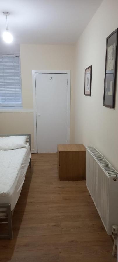 Lovely Spacious Double Beds Sleeps 8 Апартаменты