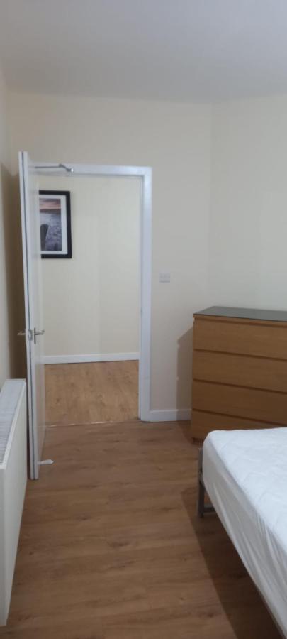 Апартаменты Lovely Spacious Double Beds Sleeps 8