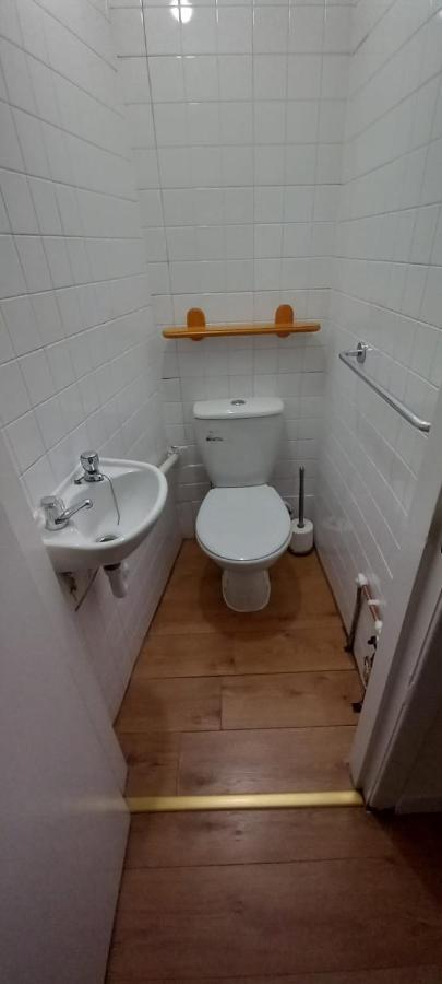 Апартаменты Lovely Spacious Double Beds Sleeps 8 *