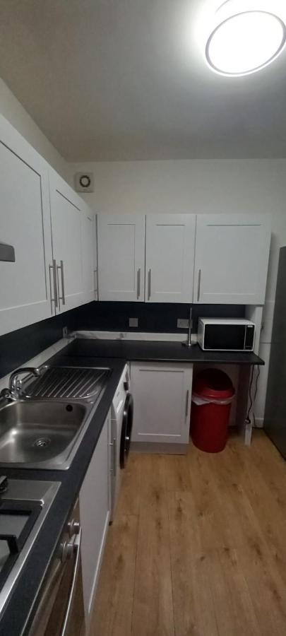 Апартаменты Lovely Spacious Double Beds Sleeps 8