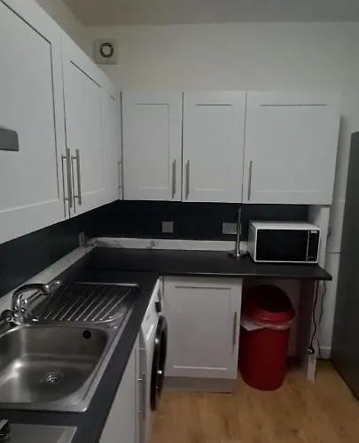 Lovely Spacious Double Beds Sleeps 8